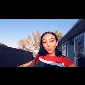 Meet your Posher, Abril